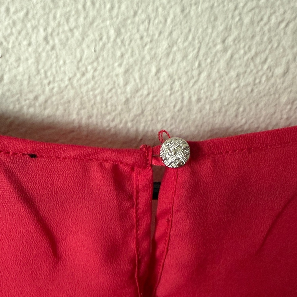 Red blouse - Picture 4 of 6